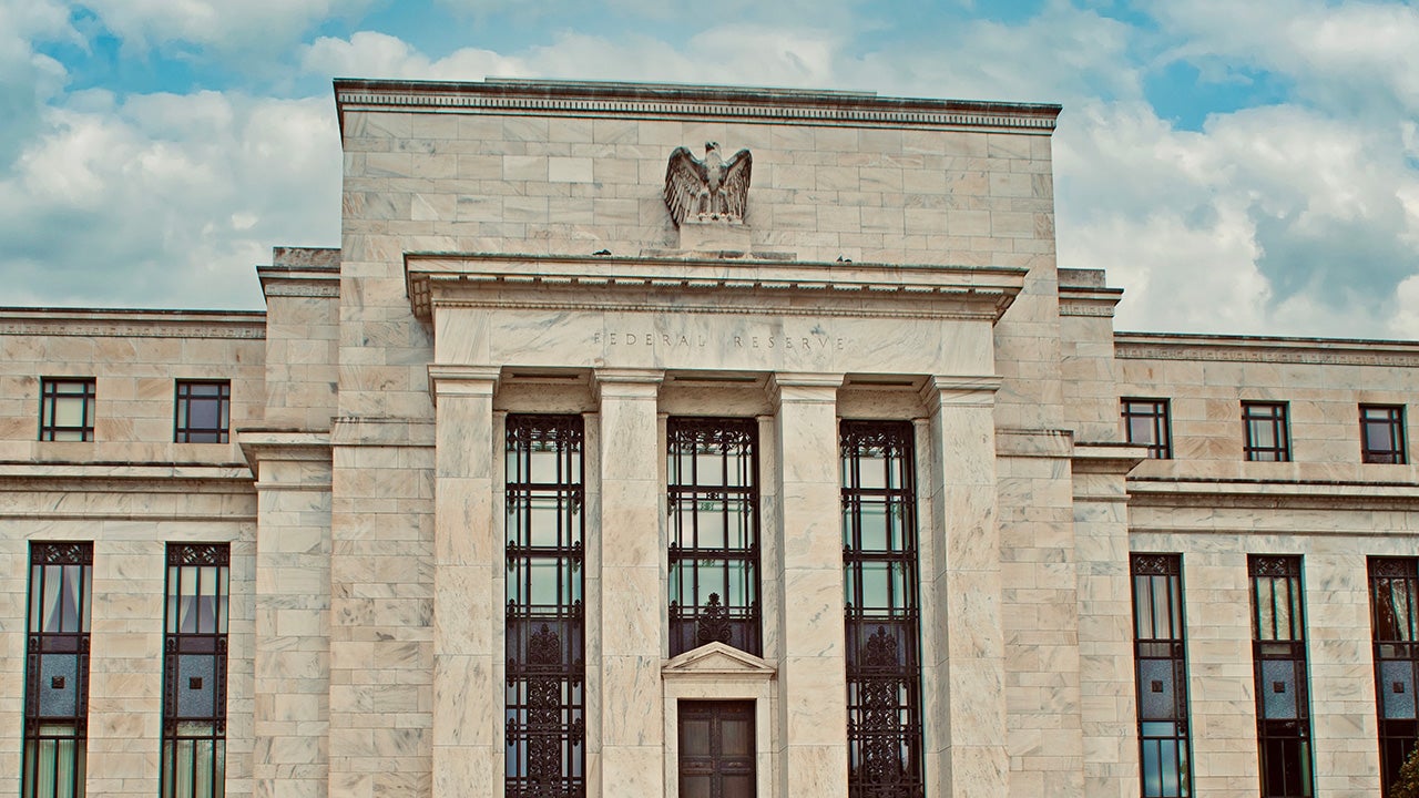 Fed recalibrates monetary policy to avoid recession