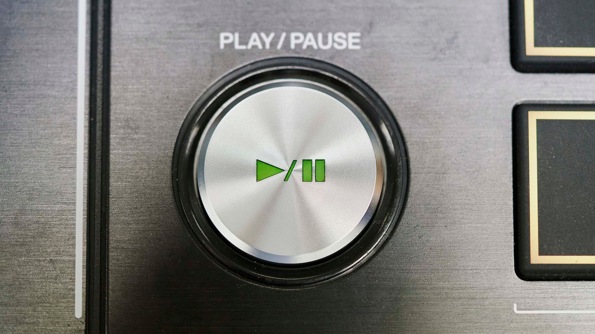 play and pause button