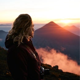 Woman%20on%20mountaintop%20looking%20at%20sunrise