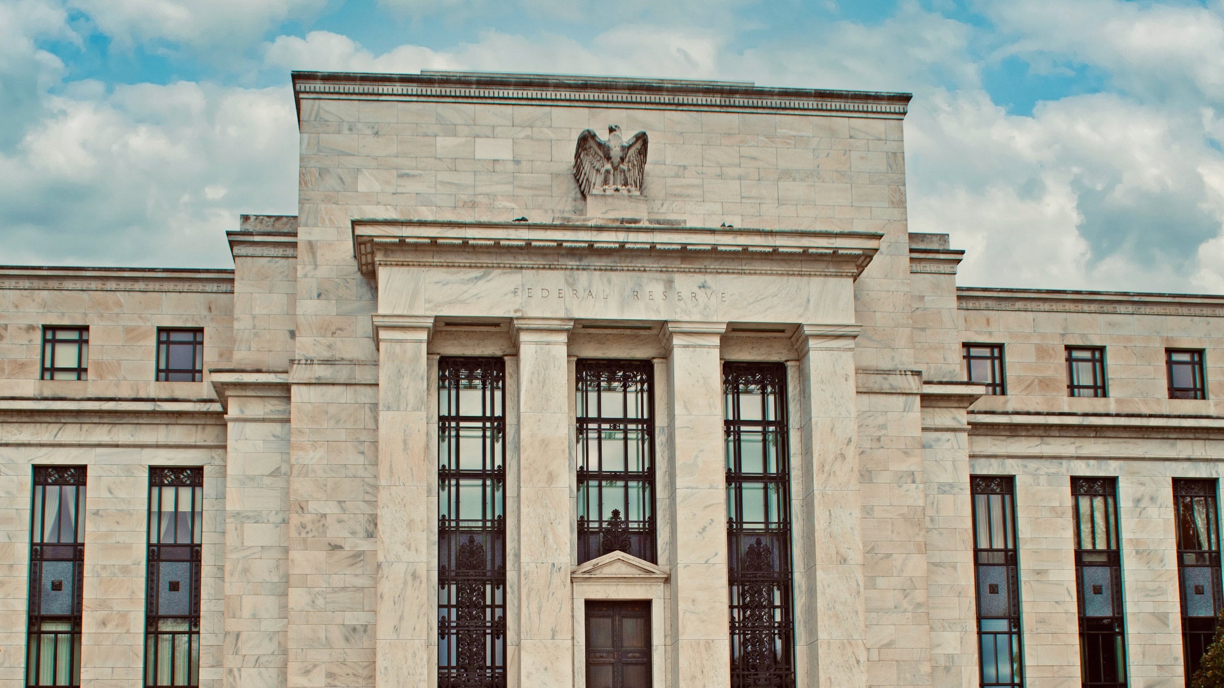 Fed recalibrates monetary policy to avoid recession