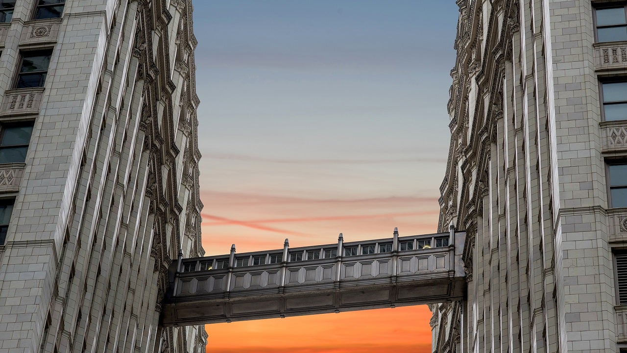 A picture of a bridge between two buildings