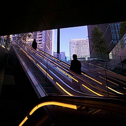 Morning%20commuters%20arriving%20at%20Marunouchi%20business%20district